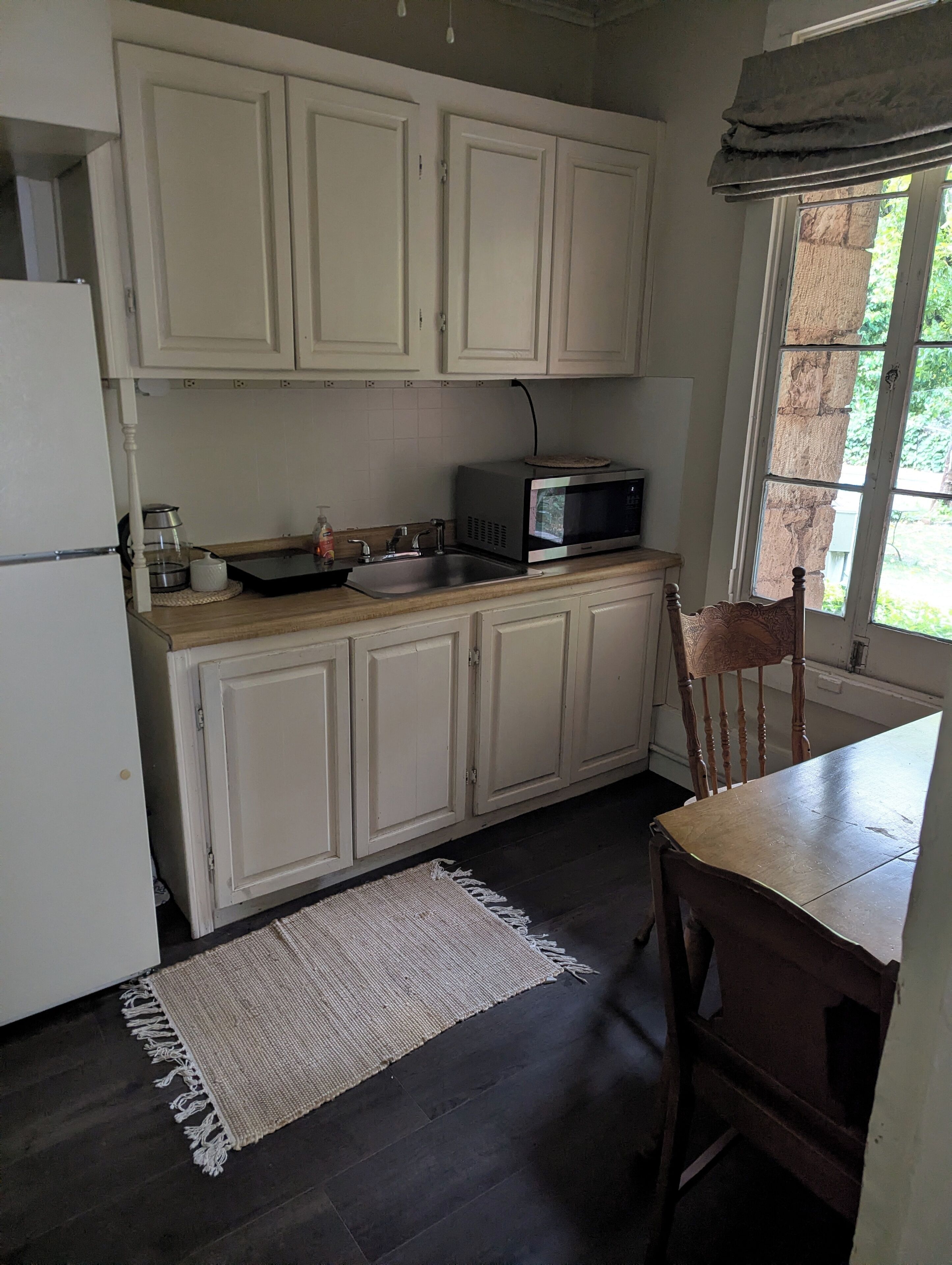 Family Studio Suite, Patio, Courtyard View | Private kitchen | Highchair