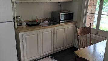 Studio Suite dành cho gia đình, sân hiên, quang cảnh sân vườn | Bếp riêng | Ghế cao cho trẻ em