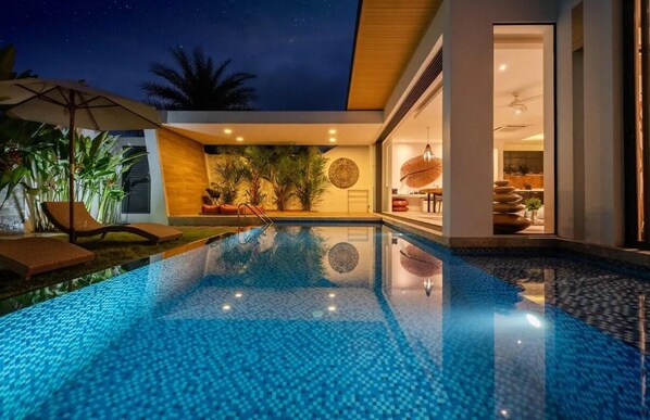 Hồ bơi ngoài trời 