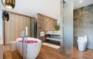 Biệt thự, sân hiên | Phòng tắm