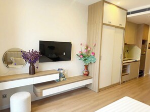 Deluxe Studio, City View | Free WiFi