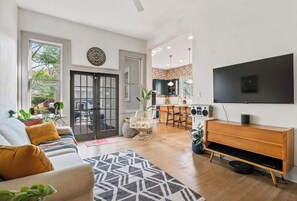 Smart TV, music library, stereo, printers