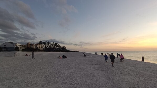 Beach - 2-bedrooms quiet duplex in serene Indian Rocks Beach 150 steps to the sand (Indian Rocks Beach)