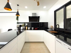 Villa, 3 hálószobával, nemdohányzó, privát medence | Privát konyha