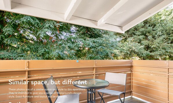 Outdoor dining - Blueground | North Los Altos, pool, nr Park (Los Altos)