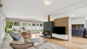 Smart TV, fireplace, stereo - La Plage Portsea - A stylish and relaxed coastal escape (Portsea)