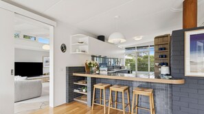 Fridge, microwave, oven, stovetop - La Plage Portsea - A stylish and relaxed coastal escape (Portsea)
