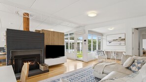 Smart TV, fireplace, stereo - La Plage Portsea - A stylish and relaxed coastal escape (Portsea)