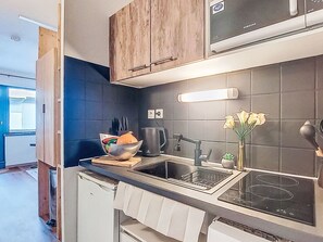Fridge, dishwasher, cookware/dishes/utensils - Les Olympiades by Interhome (Val Thorens)