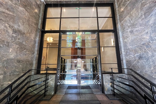 Interior - Comfortable City Apartment with Free Parking (Melbourne)