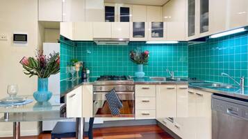 Fridge, microwave, oven, stovetop