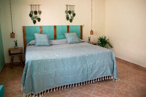 3 bedrooms, iron/ironing board, Internet, bed sheets - La Huerta House (Mérida)
