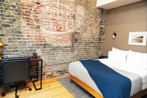 Desk, iron/ironing board, WiFi, bed sheets