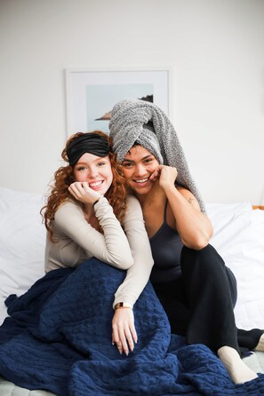 1 slaapkamer, een bureau, een strijkplank/strijkijzer, wifi