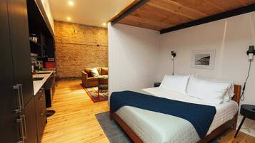 Desk, iron/ironing board, WiFi, bed sheets