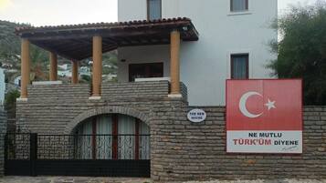 Fachada de la propiedad