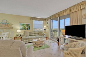 Smart TV - 5TH FLOOR LANAI | KING BED + QUEEN SLEEPER | POWERED RECLINER | DISHWASHER | STEPS TO BONITA BEACH (Bonita Springs)