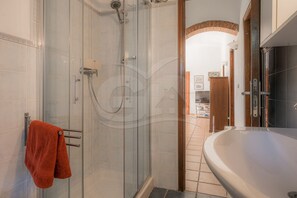 Shower, hair dryer - Villa Pavel - Goelba (Capoliveri)