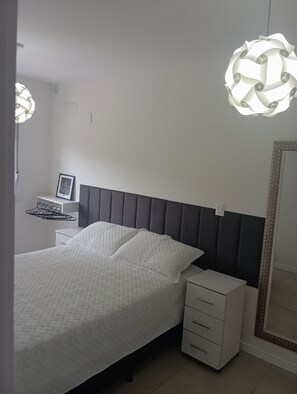 Bureau, fer et planche à repasser, Wi-Fi gratuit, draps fournis