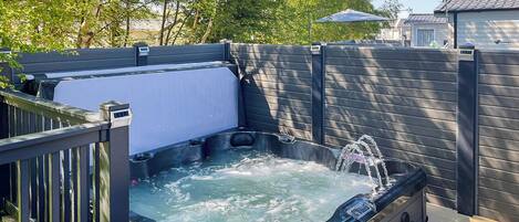 Bain à remous extérieur