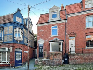 Exterior - 3 bedroom accommodation in Whitby (Whitby)