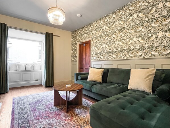 Living area - 3 bedroom accommodation in Whitby (Whitby)