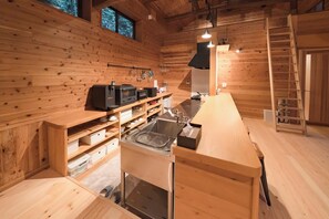Private kitchen - mountain loge style villa Kiccyo (Ukiha)