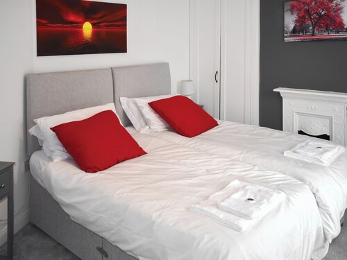 2 bedroom accommodation in Exeter