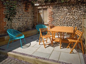 Outdoor dining - 4 bedroom accommodation in Cromer (Cromer)