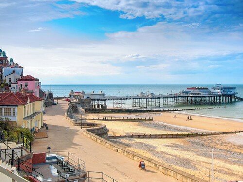 4 bedroom accommodation in Cromer