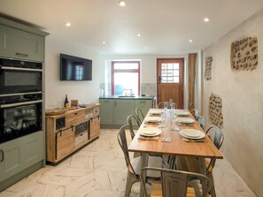 Dining - 4 bedroom accommodation in Cromer (Cromer)