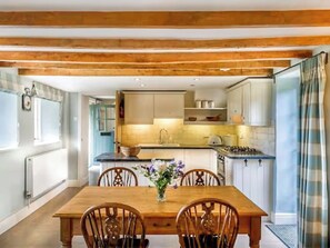 Dining - 3 bedroom accommodation in Cadbury (Cadbury)