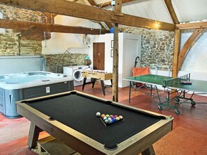 Games room - 5 bedroom accommodation in Umberleigh (Umberleigh)