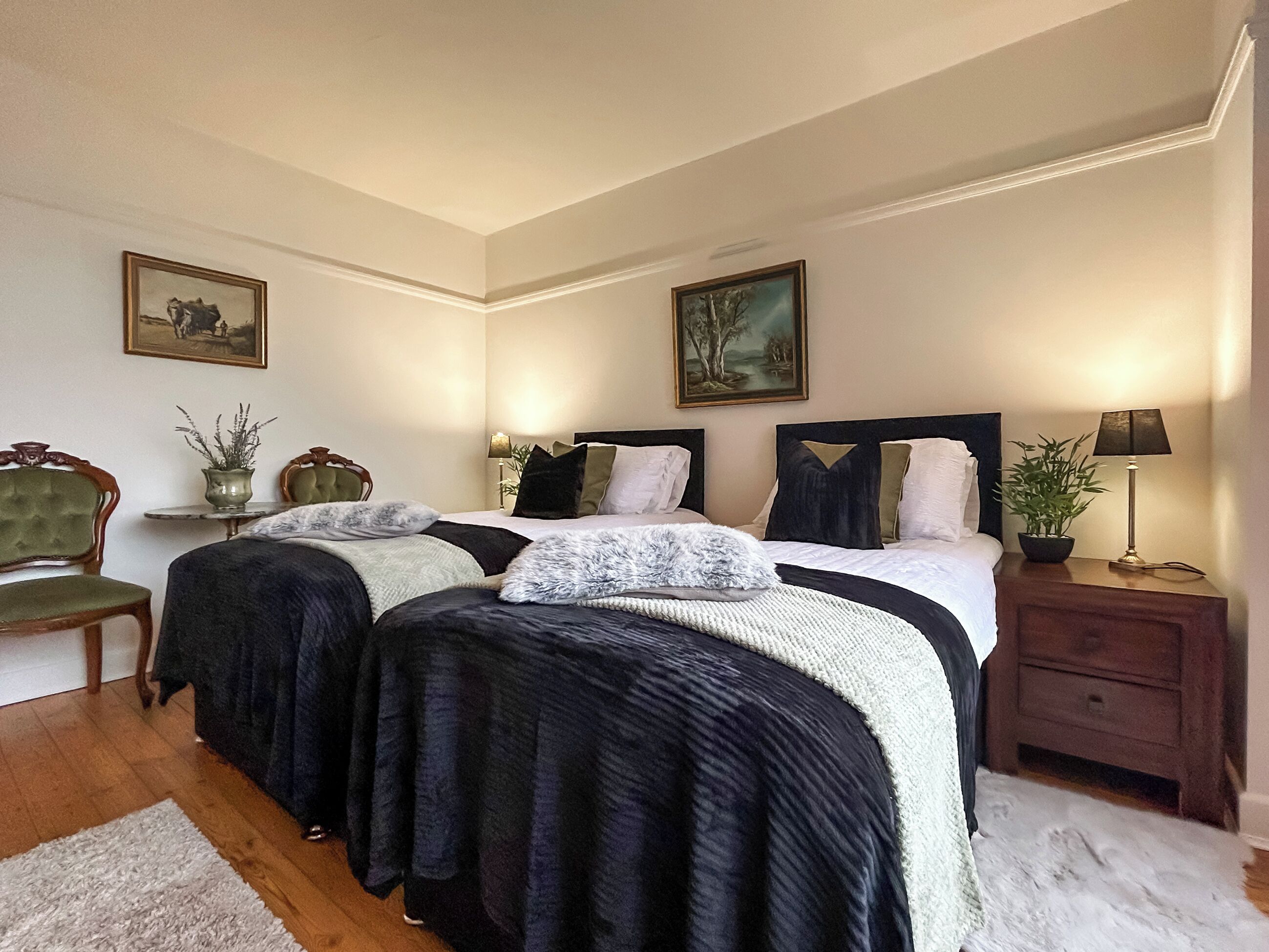 Twin bedroom | Davies House, West Bridgford, near Nottingham