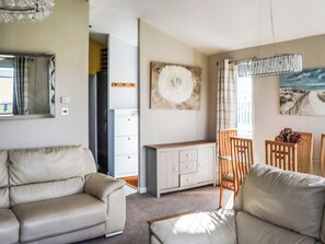 TV - Experience Coastal delight at Little Haven Retreat. (Narberth)