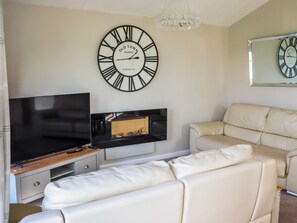 TV - Experience Coastal delight at Little Haven Retreat. (Narberth)