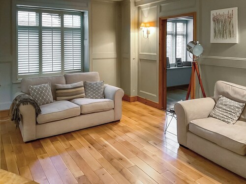 4 bedroom accommodation in Olney