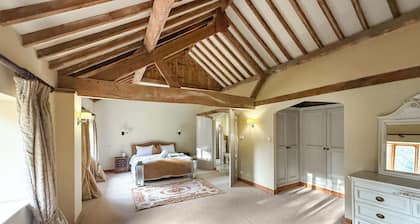 4 bedroom accommodation in Olney