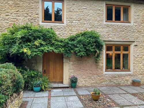 4 bedroom accommodation in Olney