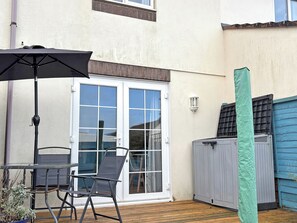 Outdoor dining - Welcome to Twenty One, a lovely holiday retreat in Westward Ho. (Westward Ho!)