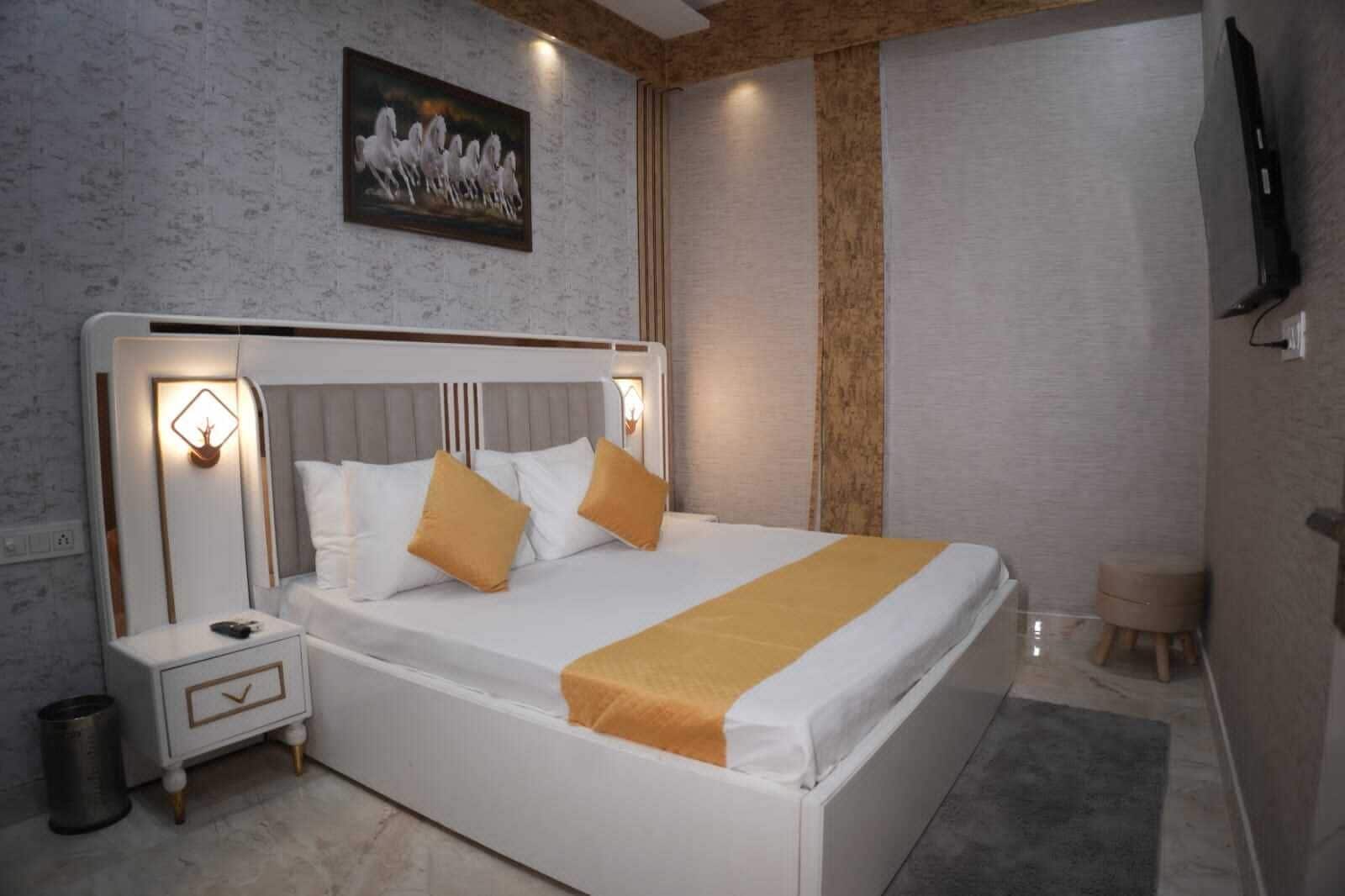 أسرّة قابلة للطي وواي فاي مجانًا وملاءات أسرّة