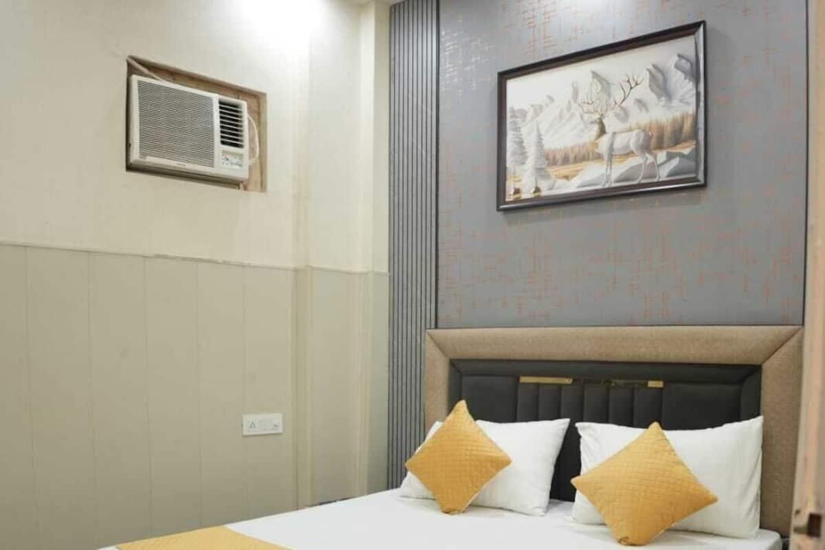 Rollaway beds, free WiFi, bed sheets