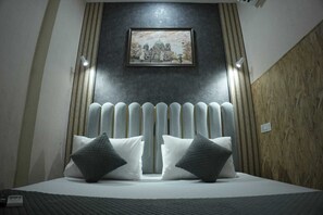 Rollaway beds, free WiFi, bed sheets