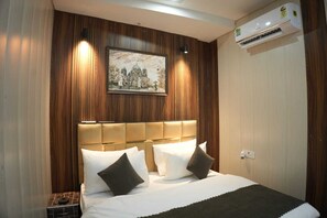 Rollaway beds, free WiFi, bed sheets - Hotel Amazing House (New Delhi)