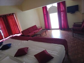 Free WiFi, bed sheets - Sunshine Royale (Kodaikanal)