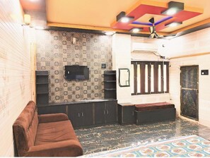 Classic Double Room, City View | Free WiFi - Atharv Paying Guest House (Varanasi)