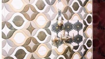 Classic Double Room, City View | Bathroom | Free toiletries, soap, shampoo, toilet paper