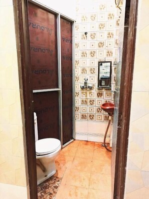 Free toiletries, soap, shampoo, toilet paper