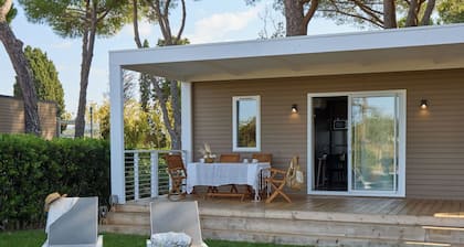 Beautiful apartment in villa for 4 people with A/C, pool, WIFI, TV and patio