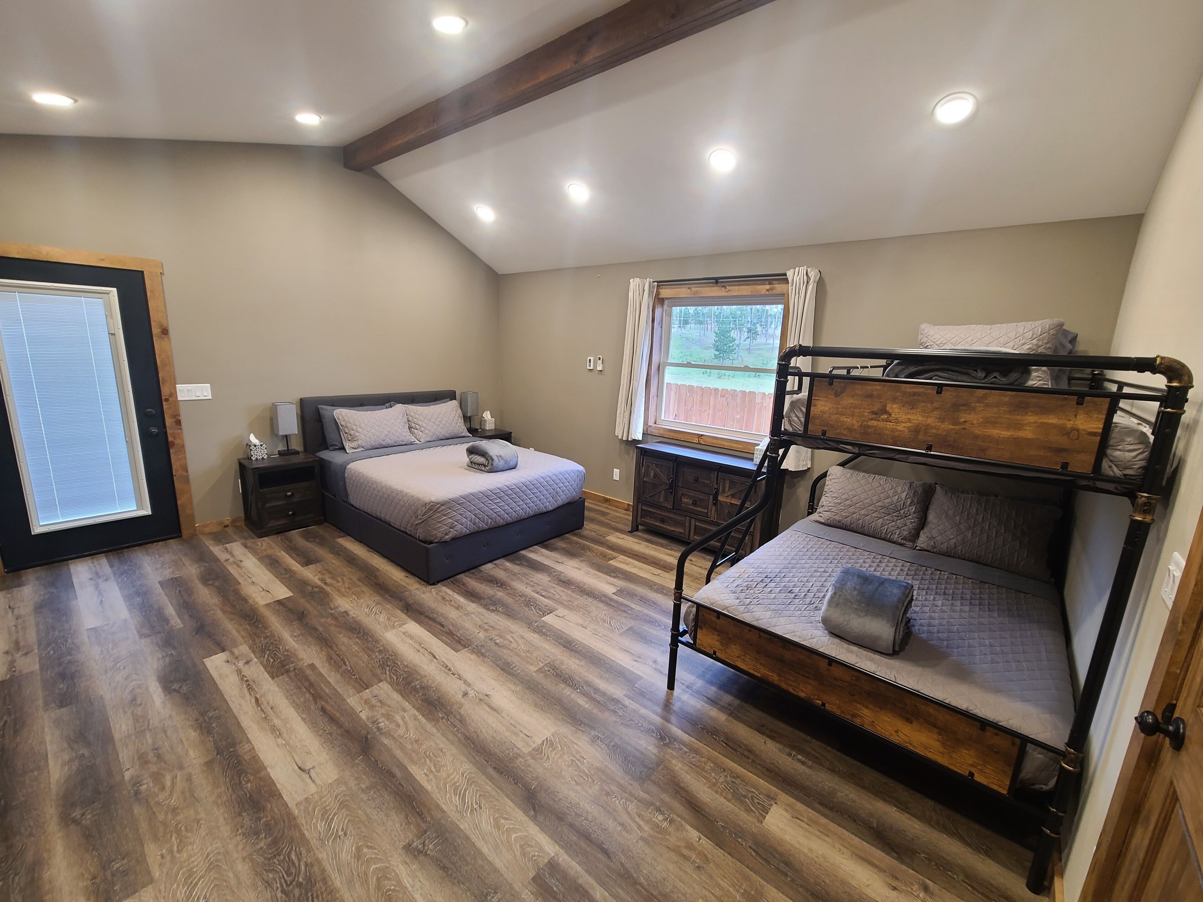 1 bedroom, WiFi (free), bed sheets